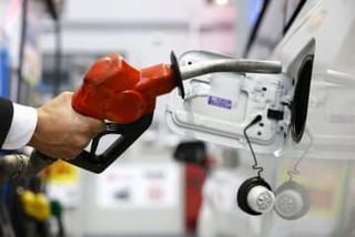 ガソリン4年半ぶり安値　155円70銭、原油下落で