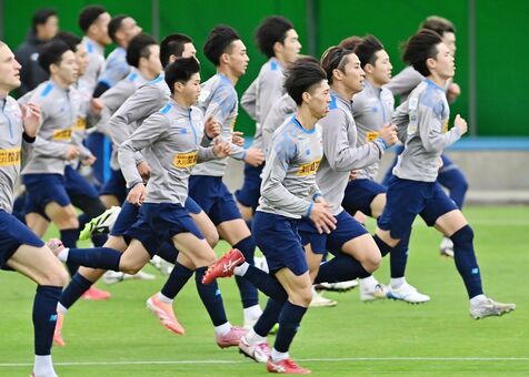 サッカー沖縄キャンプがスタート　Jリーグや女子WEの16チーム　県内各地、2月初旬まで