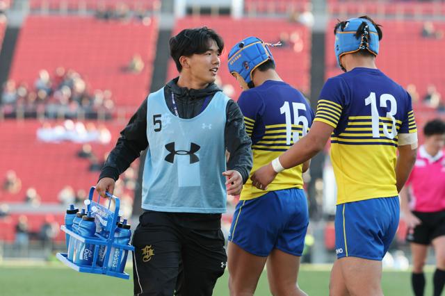 けが続きだったラグビー部の3年間　背番号がないキャプテンの決意