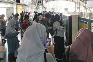 モノレールが止まった！静かに待つ乗客、払い戻しは&hellip;隣国とこんなに違うお国柄　クアラルンプール〈海外便り〉