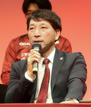 木山監督「チャレンジ」　Ｊ１岡山、新体制発表会見