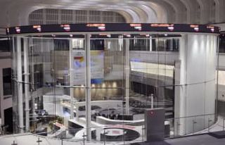 東証反発、終値822円高　決算好調の銘柄中心に買い膨らむ