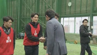「1年目から奪い取りに来るように」カープ新井監督がルーキーの練習を初視察