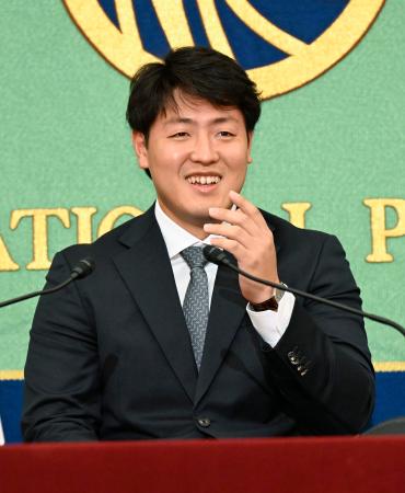 米移籍の岡本和真「こつこつと」　日本記者クラブで会見