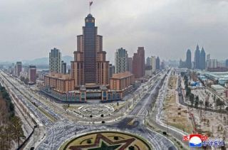 金氏、平壌のニュータウンを視察　１万戸完工間近、党大会へ成果