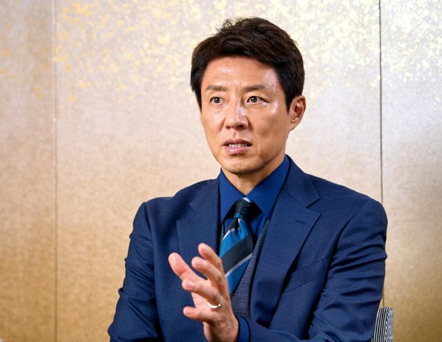 松岡修造さん「前向きキャラ」の原点　本から学ぼう、いや本になろう