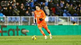 何が起きた？久保建英、超技巧ドリブル＆圧巻股抜きで密集突破の瞬間「やりたい放題だな」「あそこから行けるのか」