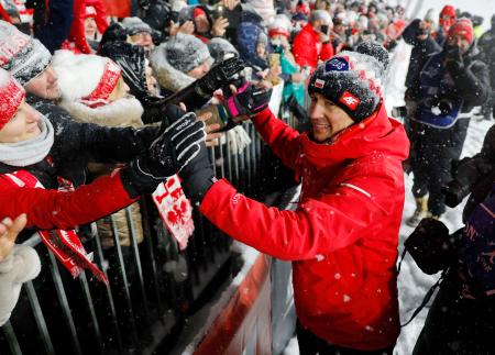 五輪連覇の英雄、ファンに別れ　ジャンプ、ポーランドのストッフ