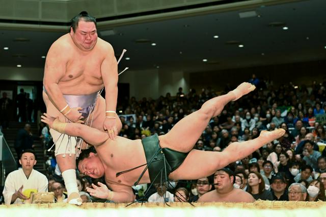 勝利の花道でアクシデント　幕内・友風「あれが日常、本来の姿」