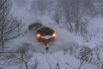 雪原を切り裂く赤き老雄　日本最北の鉄路を守るラッセル機関車