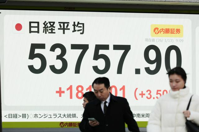 日経平均、最高値更新　「解散検討」受け一時初の5万3000円台