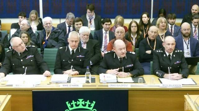 英警察、AI使い「架空の試合」記載で謝罪　サッカーの観客入場禁止