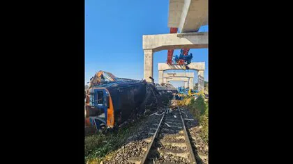 クレーンが倒壊して列車と衝突し22人死亡50人以上けが&hellip;列車内閉じ込めも多数か　タイ東北部