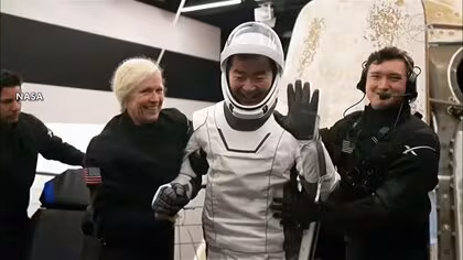 油井亀美也宇宙飛行士ら4人を乗せた宇宙船「クルードラゴン」帰還　1人に医療上の懸念、予定早める&hellip;油井さんも元気な姿