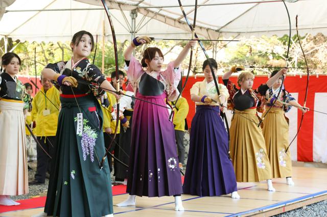 「大人になった実感湧いた」　京都・三十三間堂で大的全国大会