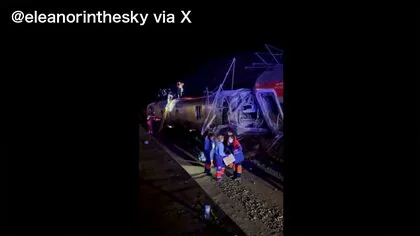 スペインで脱線事故　少なくとも10人死亡