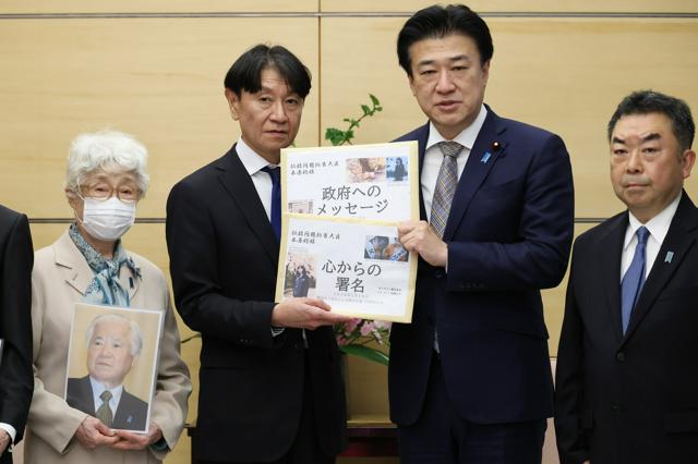 横田めぐみさんの同級生ら、木原官房長官に面会　「早期解決を」