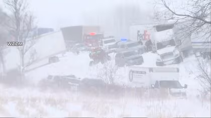 「雪で前の車が見えなかった」猛吹雪の高速道路で100台超絡む玉突き事故　げが人多数も死者なし　アメリカ・ミシガン州