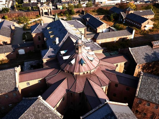 ホテル「星のや奈良監獄」6月開業、予約開始　独居房つなげて客室に