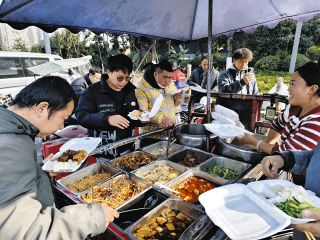 中国でいま「10元」ポッキリがアツいワケ　屋台、ヘアカットにスシローの1皿も&hellip;五つ星ホテルも参戦して