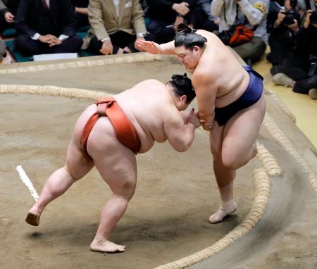 大相撲、２敗で首位５人の混戦　大の里３連敗、豊昇龍は７勝目