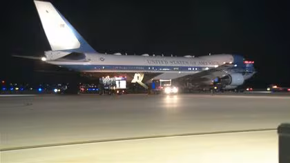 【異例】トランプ大統領乗せた「エアフォース・ワン」電気系統トラブルで引き返す　代替機で大幅遅れでダボス会議出席へ