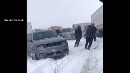 猛吹雪の中100台以上が絡む玉突き事故&hellip;大型トラック30台以上巻き込まれ12人負傷　アメリカ・ミシガン州