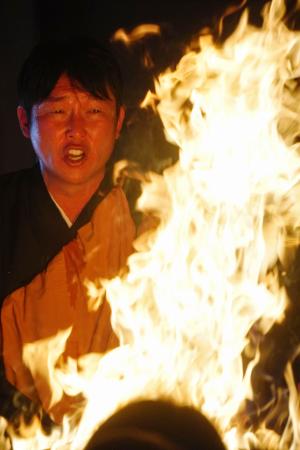 広島の新井監督、高野山で護摩行　「今年は絶対やってやる」