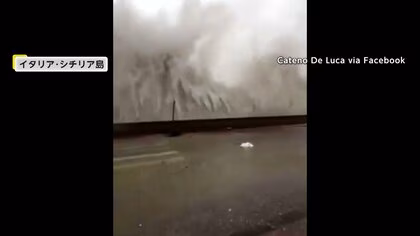 撮影中に市長が高波に襲われ「決してまねしないで」イタリアに&ldquo;冬の嵐&rdquo;　60年ぶり記録的大雪のカムチャツカでは5階から雪にダイブ