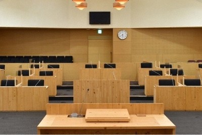 市議会議場を自習スペースに　夏好評で冬も開放　岡山・真庭