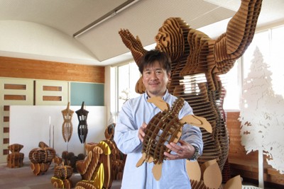 命を宿したような存在感　組み立て式オブジェ「4Dアートパズル」