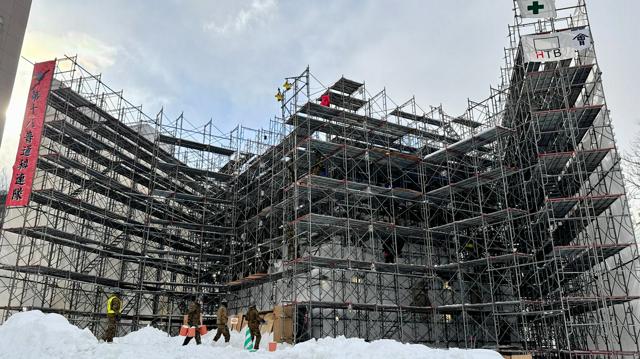 さっぽろ雪まつり大雪像、現場公開「300パーツ以上」驚きいっぱい