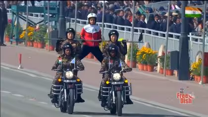 まるで曲芸！インド軍事パレードでバイク上での鉄棒・ハシゴ上り・組体操も披露&hellip;驚異の二輪車部隊「デアデビルズ」