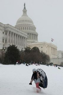 米、歴史的寒波で１８人死亡　低体温症や除雪中の事故
