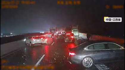 「止まりきれない&hellip;」路面凍結の高速道路で次々スリップ！20台以上巻き込む多重事故1人死亡4人ケガ　中国