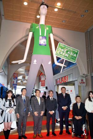 ボランティアのユニホーム発表　１０月の愛知・名古屋アジアパラ