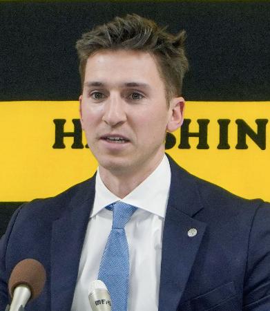 阪神の新外国人２人が抱負　内野ディベイニーと投手モレッタ