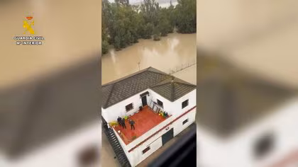 救助ボートの上で鳴き続ける犬&hellip;スペインで堤防決壊し洪水　ポルトガルでは強風で巨大観覧車が倒壊　冬の嵐「クリスティン」で8人死亡