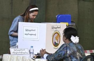 ミャンマー選挙、親軍勢力が圧勝　上下両院８割超、軍政支配固定へ