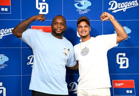 中日のサノー「ホームラン見て」　新外国人が入団会見