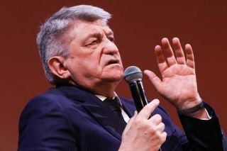 ロシア映画監督が評議会外れる　会合で政権批判、関連は不明