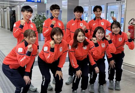 森重航「気が引き締まる」　選手団旗手がミラノ入り