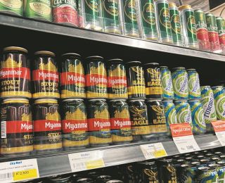 楽しみにしていた「うわさのビール」　レストランで飲めない事情とは　ミャンマー・ヤンゴン〈海外便り〉