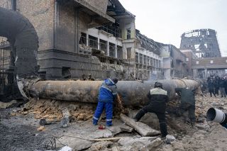 厳冬下５０万人の暖奪う　首都キーウ発電所、攻撃で廃虚