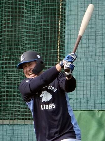 西武渡部、中軸定着へ選球眼磨く　守備位置変更、三塁も練習中