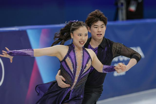 フィギュア団体「うたまさ」が笑顔の滑り　五輪の最新結果はこちら