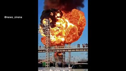 「マジかよ！熱くて熱くてたまらない」巨大な炎が吹き上がる惨状&hellip;ガソリン積んだ貨物列車が脱線し燃料タンク大爆発　ロシア