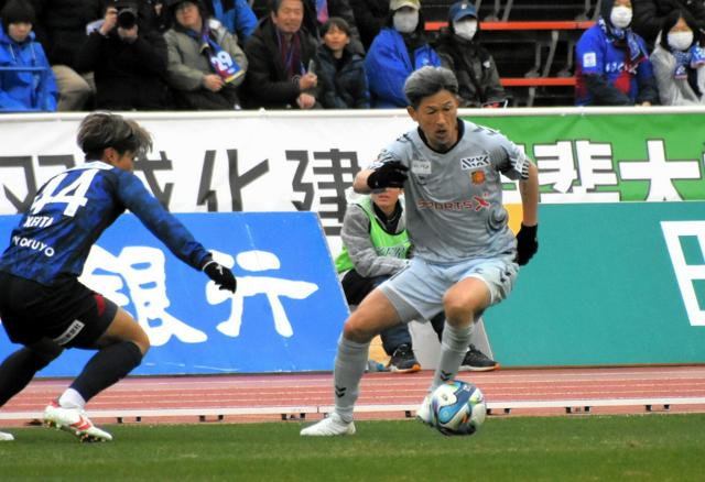 三浦知良がJ開幕戦で先発出場　58歳11カ月、公式戦最年長記録