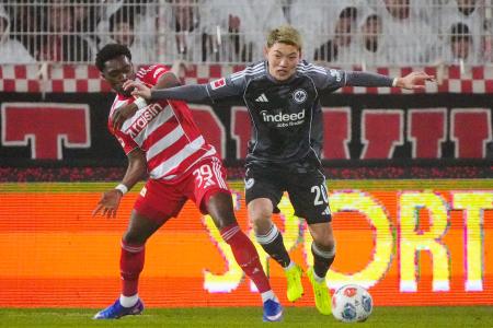 堂安は後半途中まで　サッカーのドイツ１部