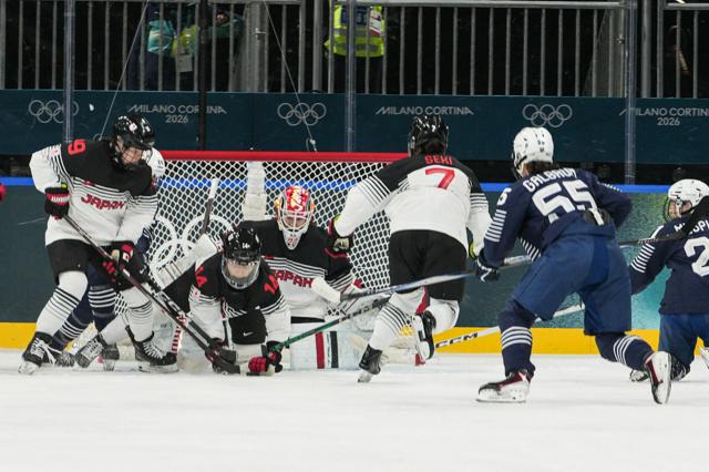 スマイルジャパンが白星発進　FW伊藤、五輪デビューをゴールで飾る